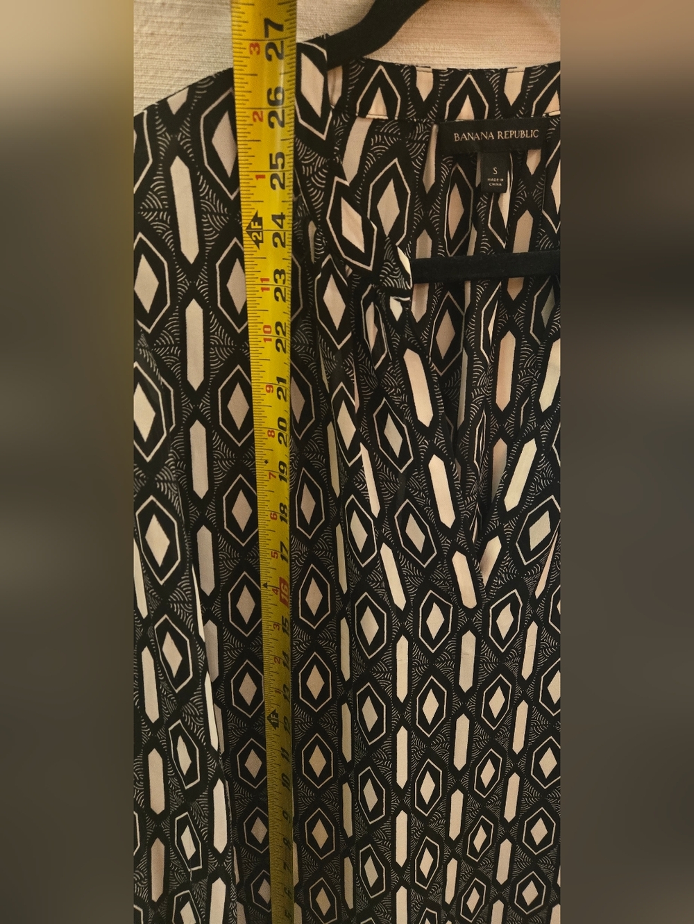 Banana Republic Black & White Geometric Split-Neck Tunic - Picture 5 of 8